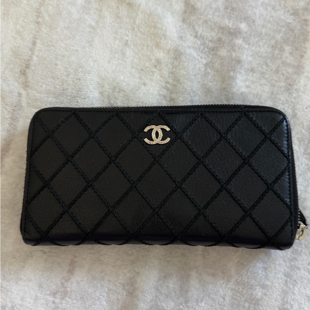 CHANEL Black Quilted Zip Wallet